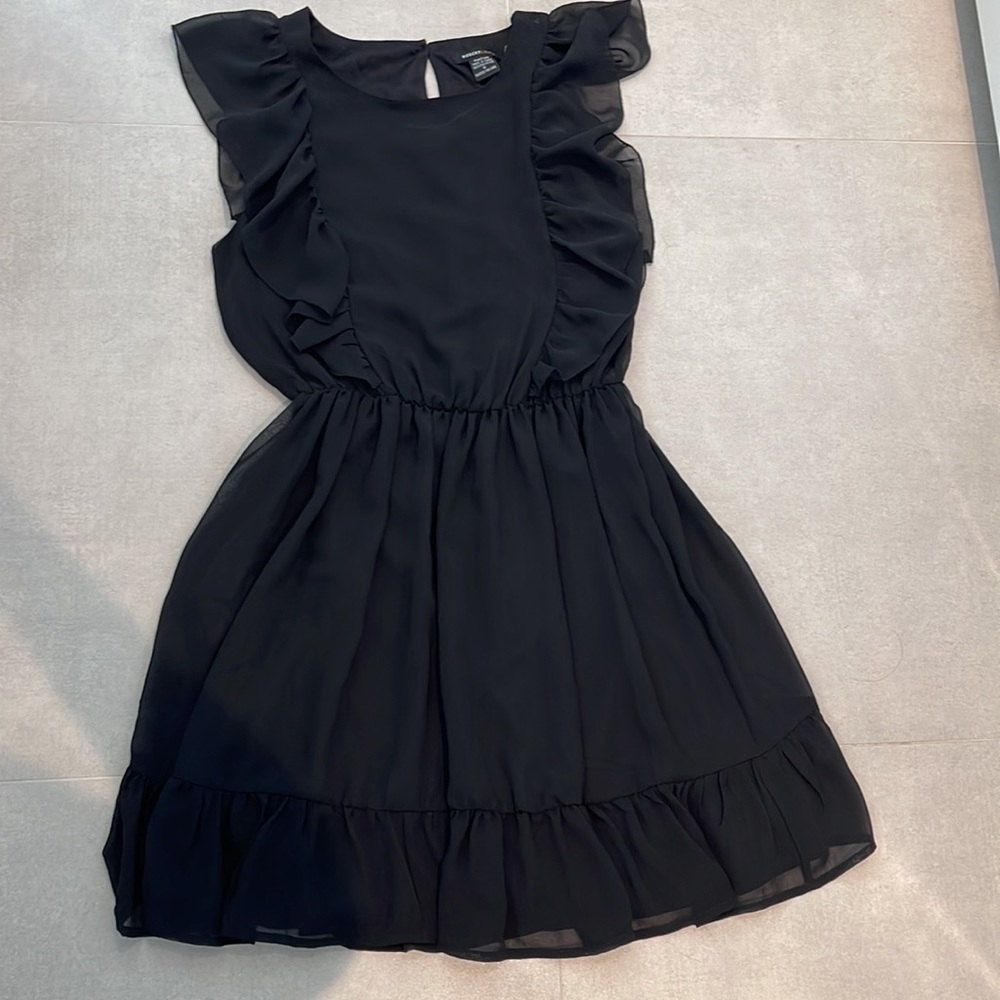 Women size S small ruffled sleeves Brand new black dress 100% polyester ruffle